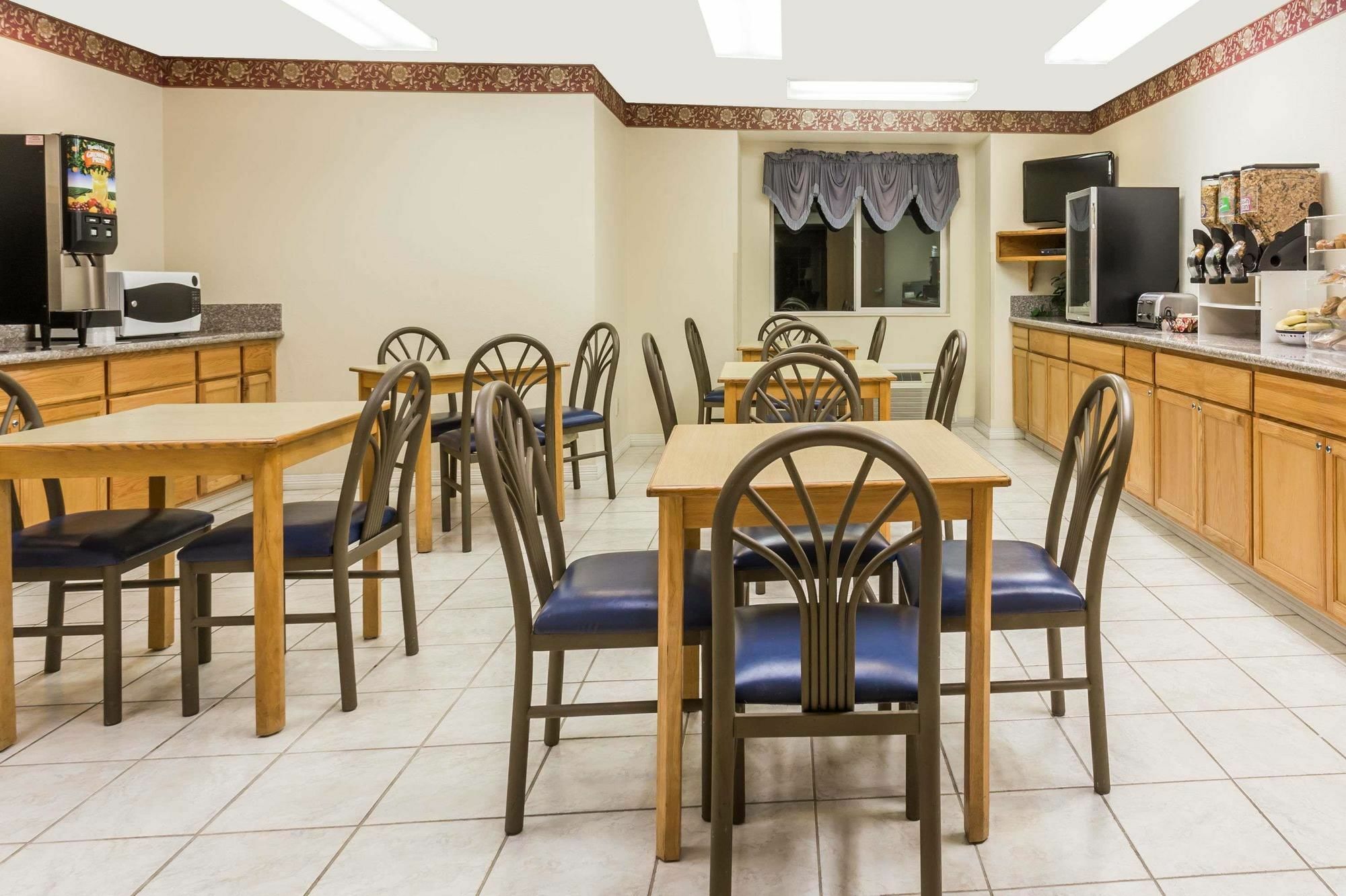 Boarders Inn & Suites By Cobblestone Hotels - Brush Exteriör bild